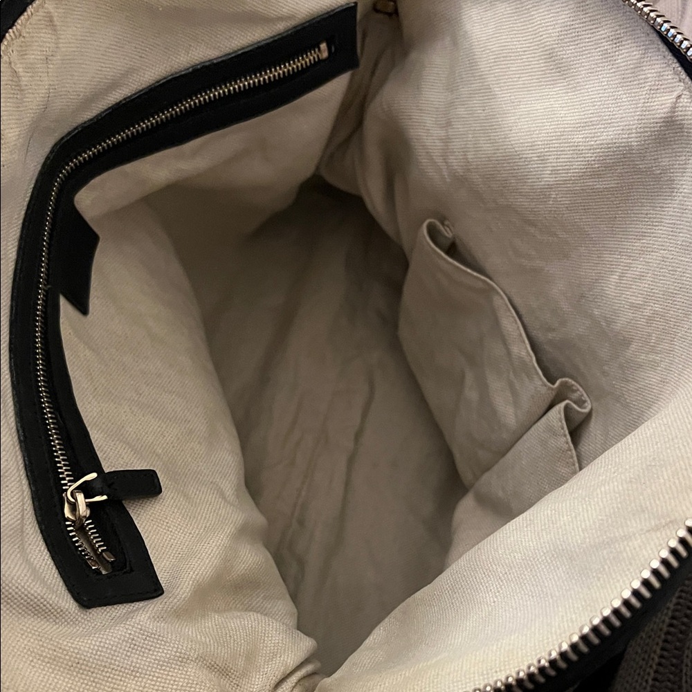 Gucci Black Textured Leather Shoulder Bag - Picture 5 of 11
